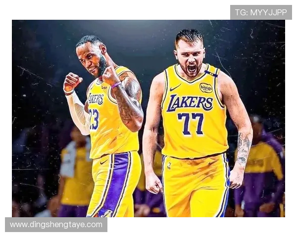 太阳与独行侠激烈对决 双方争夺季后赛席位全场精彩纷呈