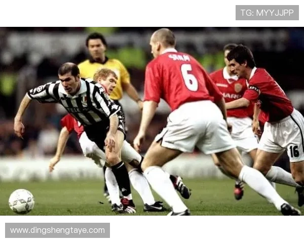 尤文图斯与曼联欧冠杯对决精彩回顾与战术分析 尤文图斯与曼联欧冠杯对决精彩回顾与战术分析